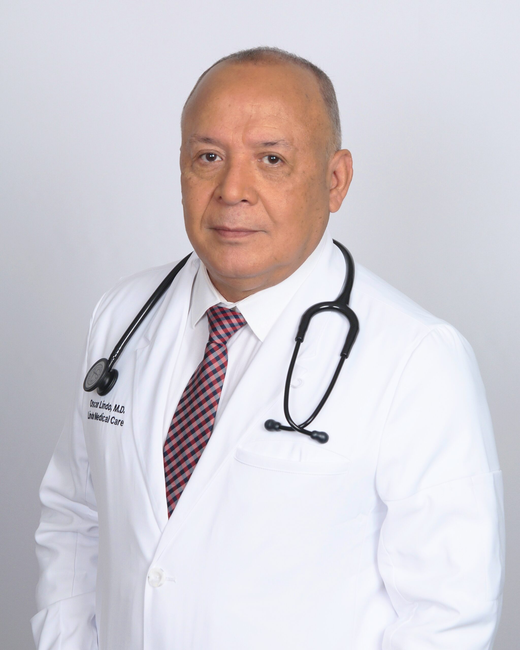 Dr. Oscar Lindo